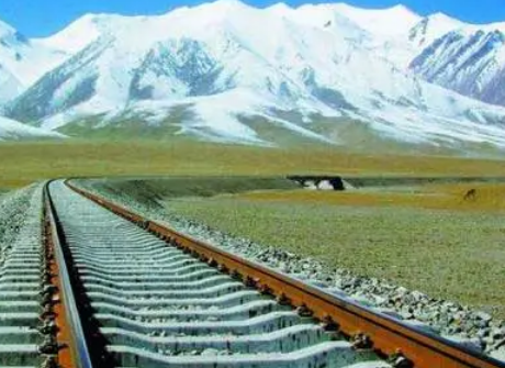 路线最长的高原铁路全场多少？铁路名字叫什么？