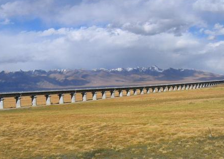 冻土带中最长的铁路桥叫什么？全长有多少公里？