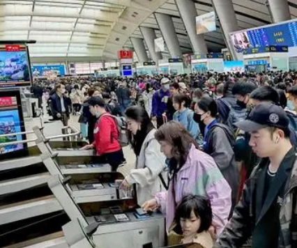 客流量最高的火车站在哪里？最高客流量有多少？