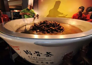 世界上最大碗肉骨茶有多大？何时出现的？