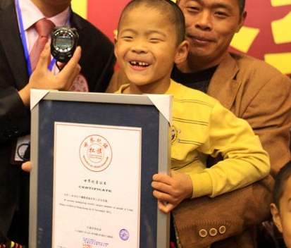 世界上30秒后手翻数量最多的人是谁？数量是多少？