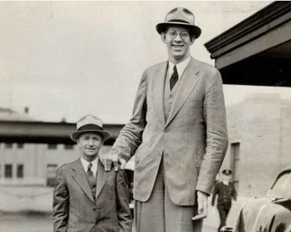 有史以来最高的人是谁？他有多高？