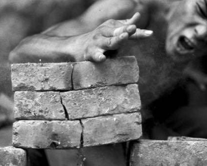 徒手碎石最重的大力士是谁？这些碎石有多重？