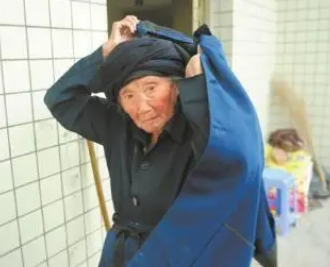 世界上最长寿的女性是谁？她活了多少岁？