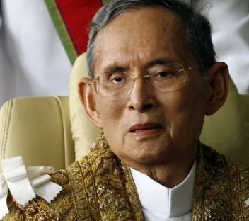 现任任期最长的君主是谁？是哪个国家的？