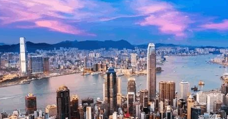  最大的金色玻璃幕墙建筑物是什么？在什么地方？