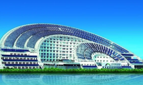   最大的太阳能大厦是什么？在什么地方？