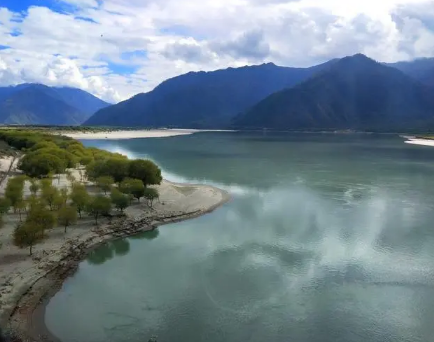 世界海拔最高的河流是什么？是雅鲁藏布江吗？