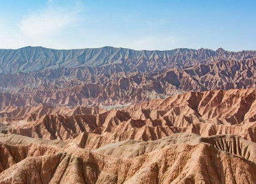 世界最低的盆地是疆吐鲁番盆地吗？海拔是多少？