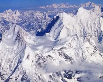 世界上高峰最多的山脉在什么地方？数量有多少？