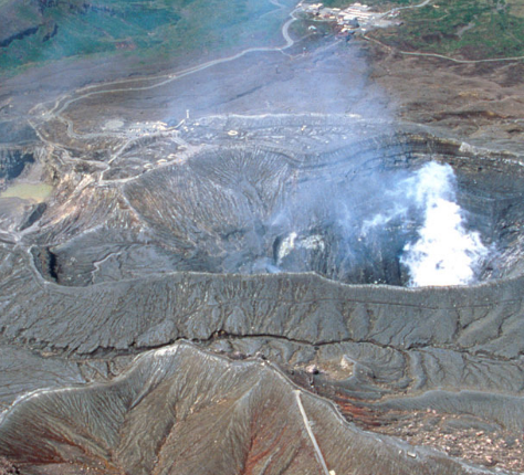 世界最大的火山口叫什么？位于亚洲的什么地方？