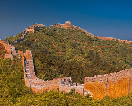 世界最长的城墙全长多少？位于哪一个国家？