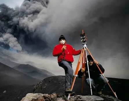 世界喷发次数最多的活火山是什么？在什么地方？