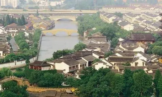 世界最长的运河在哪个国家？哪个城市？
