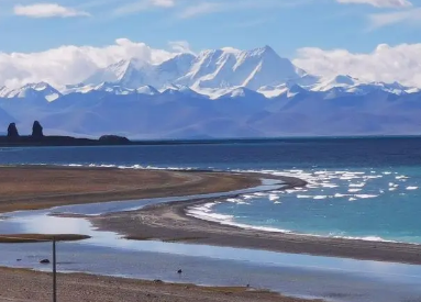 世界最高的咸水湖是纳木错吗？海拔是多少？