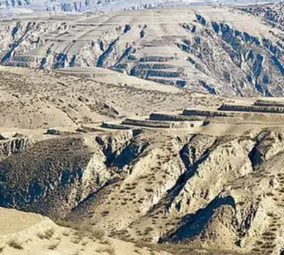 最大的黄土地貌区位于什么地方？总面积多少公里？