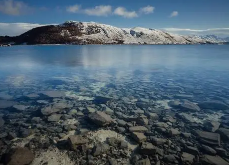 最深的湖泊在哪里？剩下的两个湖泊叫什么？