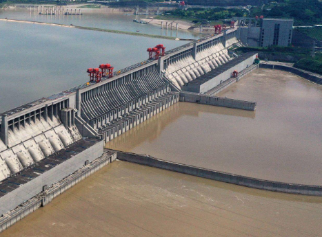 最大的水电站在什么地方？相比下又是什么样的？