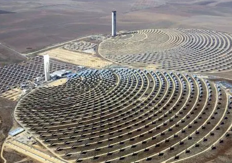 欧洲最大的太阳能发电站在什么地方？面积有多大？