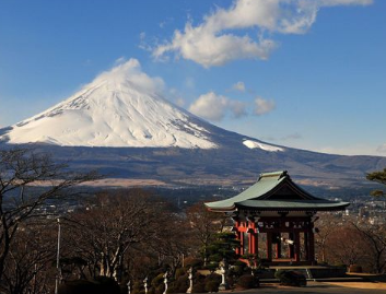 日本最大的岛是不是本州岛？面积多大？