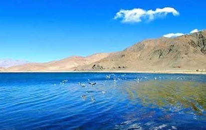 世界海拔最高的湖泊在什么地方？有什么自然景观和人文景观？