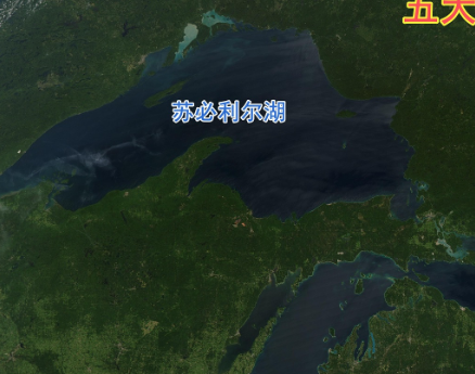 世界最大的淡水湖位于什么地方？面积有多大？
