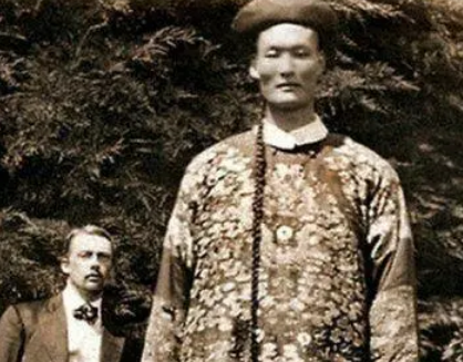 世界上身高最高的人是谁？身高有多高？